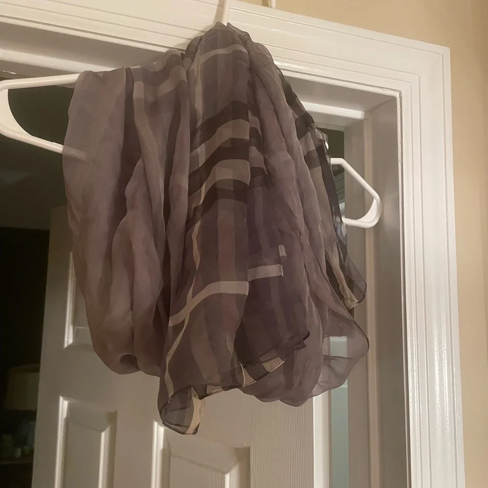 Burberry silk Plaid Scarf in grey, very long. Used. Best offer will be accepted - Picture 4 of 7